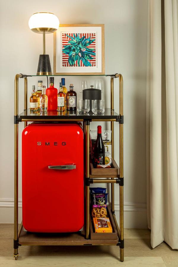 Virgin Hotels EDI Eksteriør billede A bar cart with a refrigerator