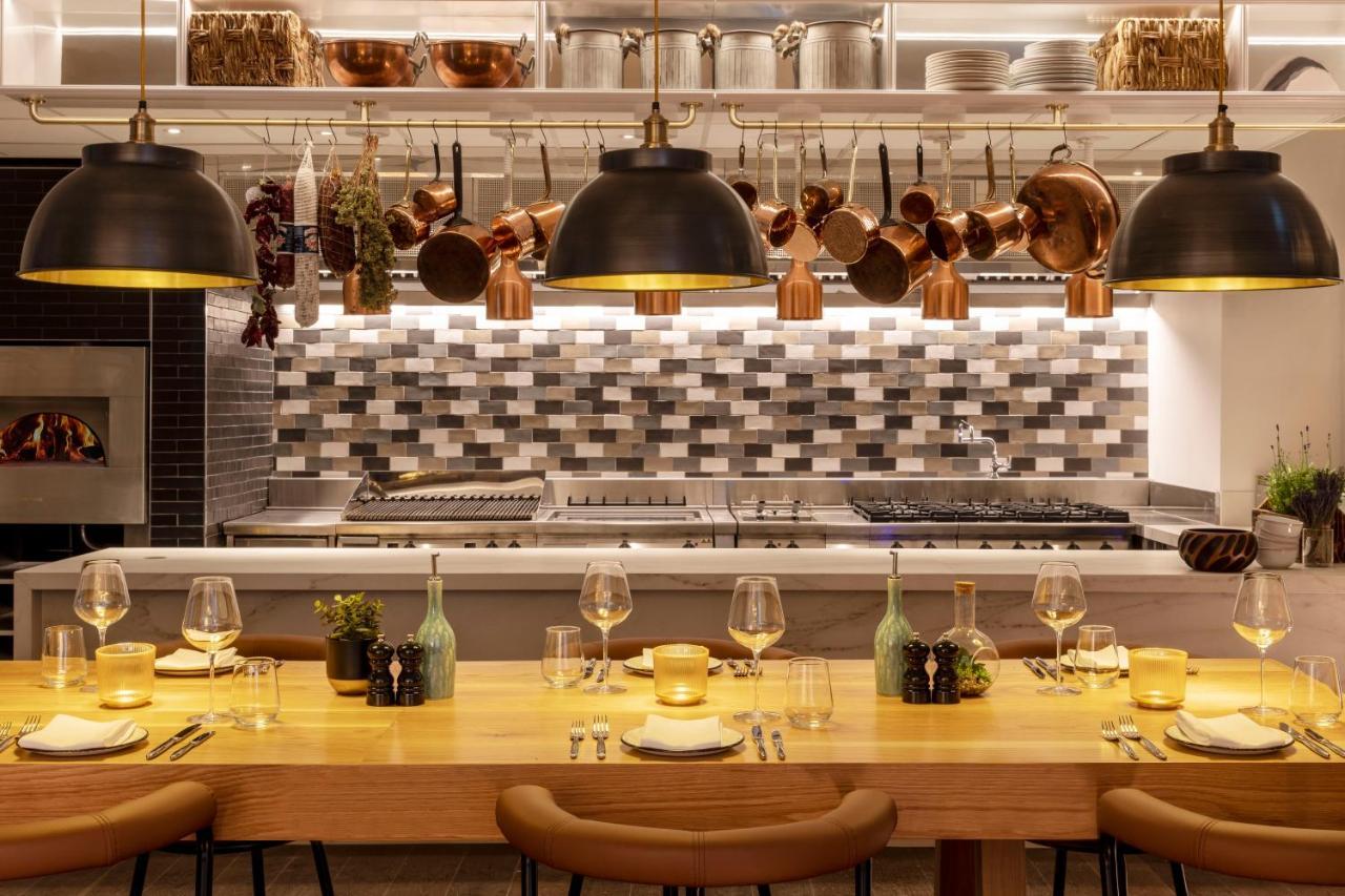 Virgin Hotels EDI Eksteriør billede The open kitchen at The Ivy Temple Row