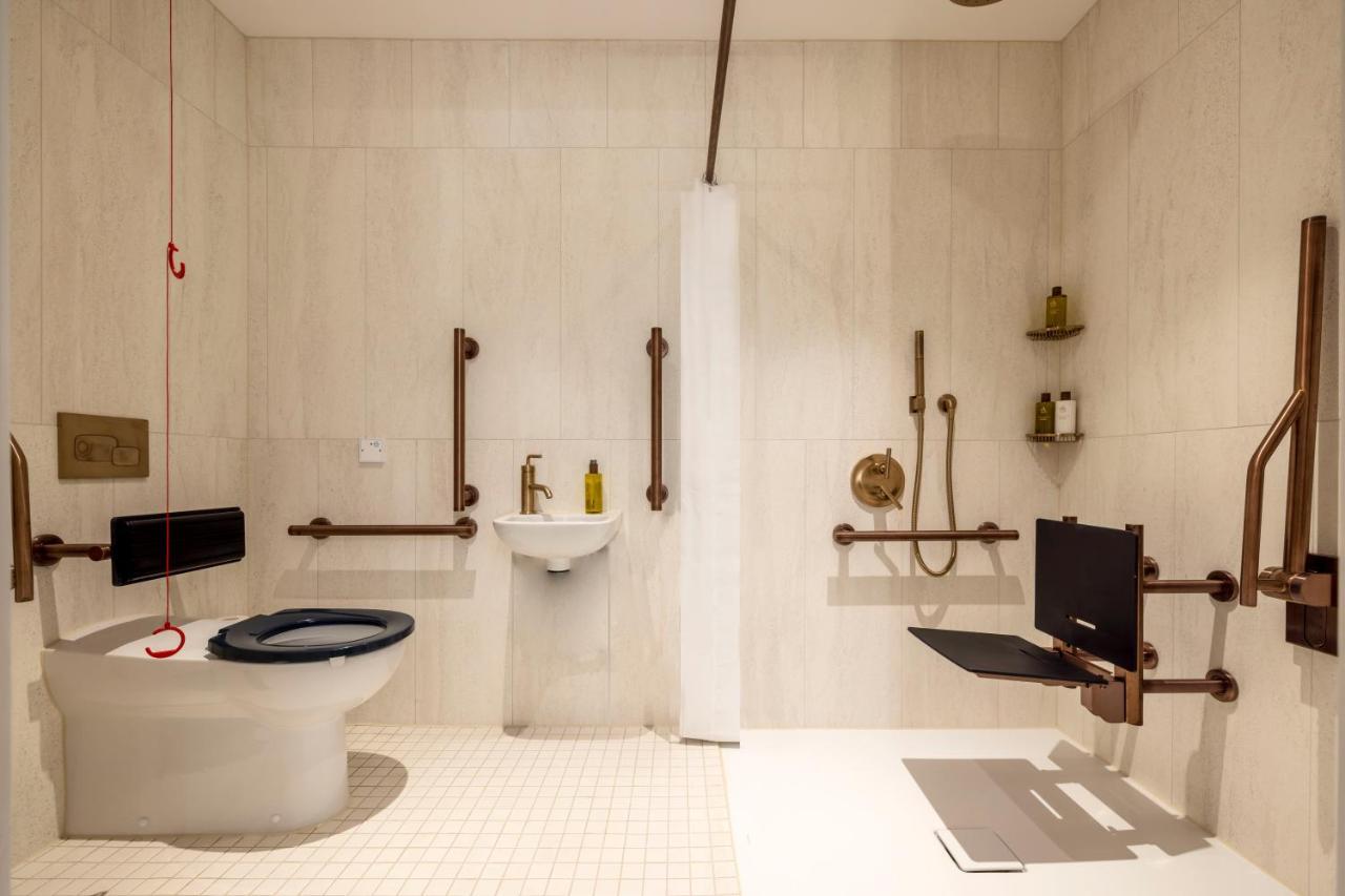 Virgin Hotels EDI Eksteriør billede Disabled toilet with shower