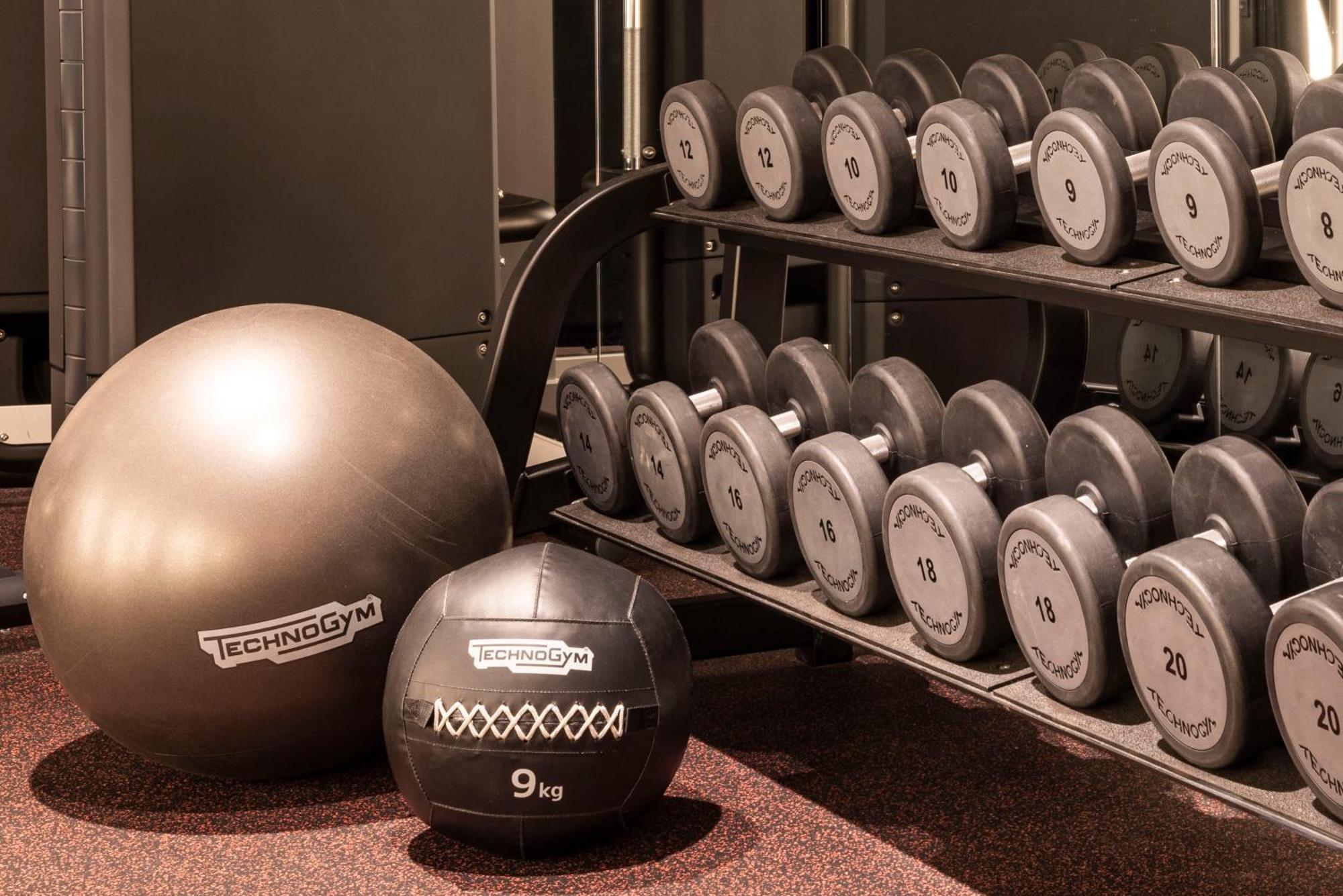 Virgin Hotels EDI Eksteriør billede Dumbbells and exercise balls